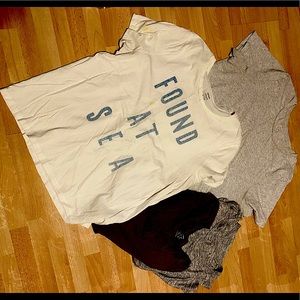 Four t-shirts old navy xl short sleeve